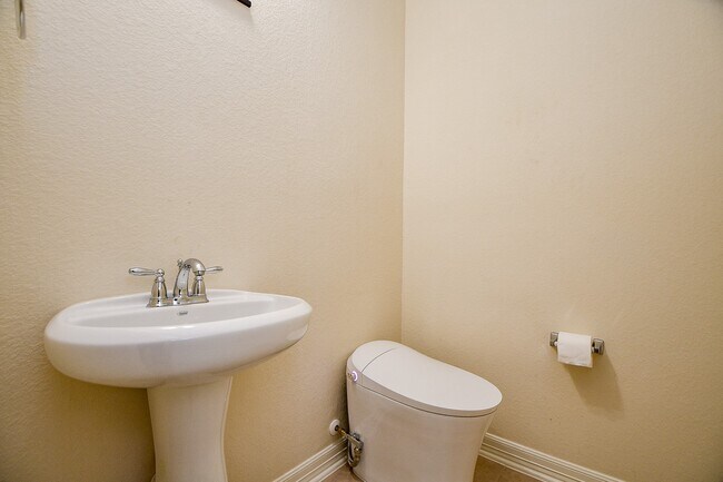 Building Photo - 8223 Summer Lake Pass Ln