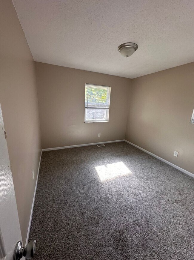 Foto del edificio - 9630 Downes Ct