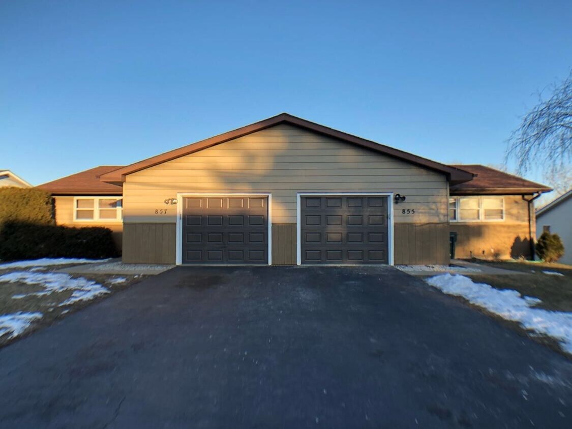855 Belle Plaine Ave, Gurnee, IL 60031 Townhome Rentals in Gurnee IL
