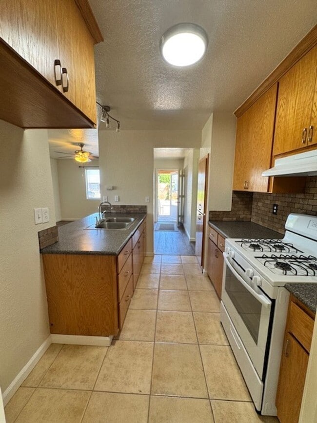 Building Photo - Single Level, Anderson Duplex near Shopping