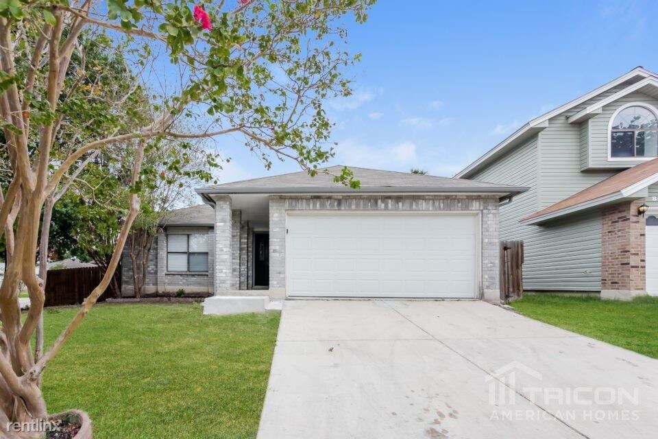 Foto principal - 8003 Trail Village Dr