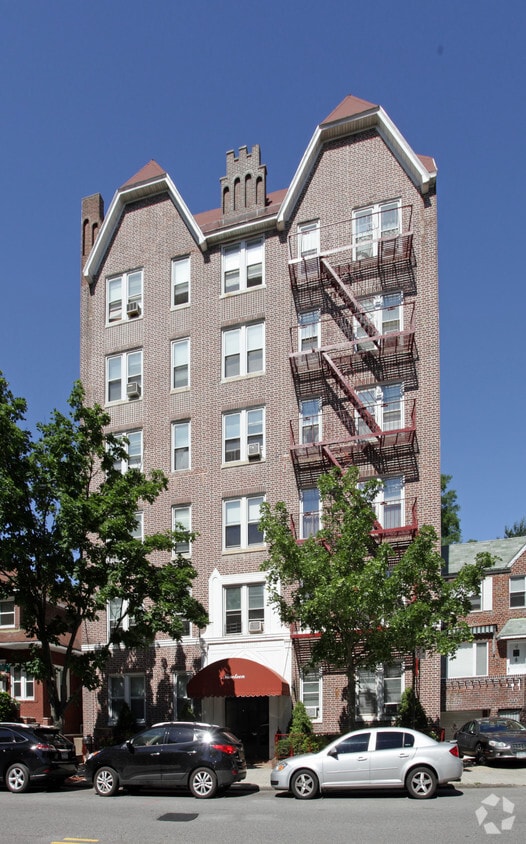 Primary Photo - 19 Marine Ave