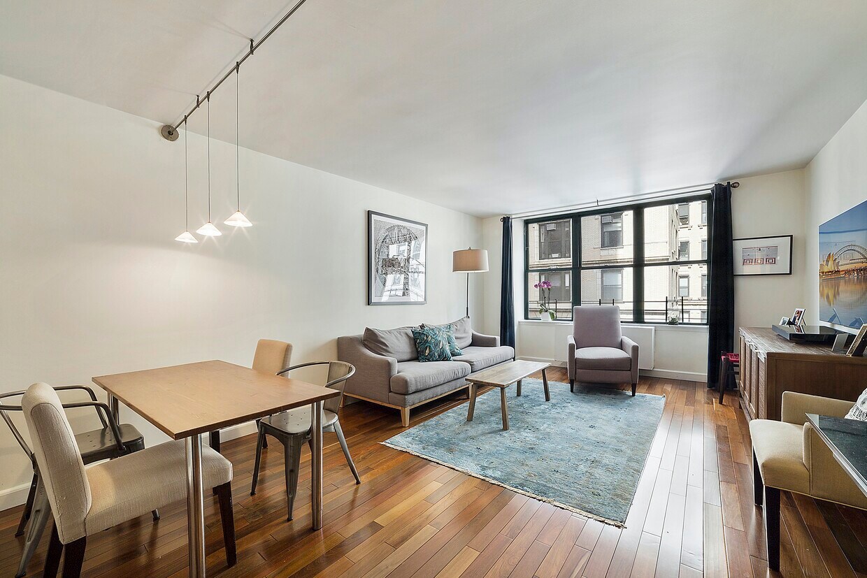Primary Photo - 2250 Broadway