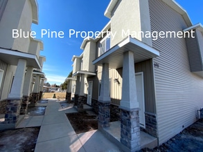 Building Photo - 690 S Saturn Ave