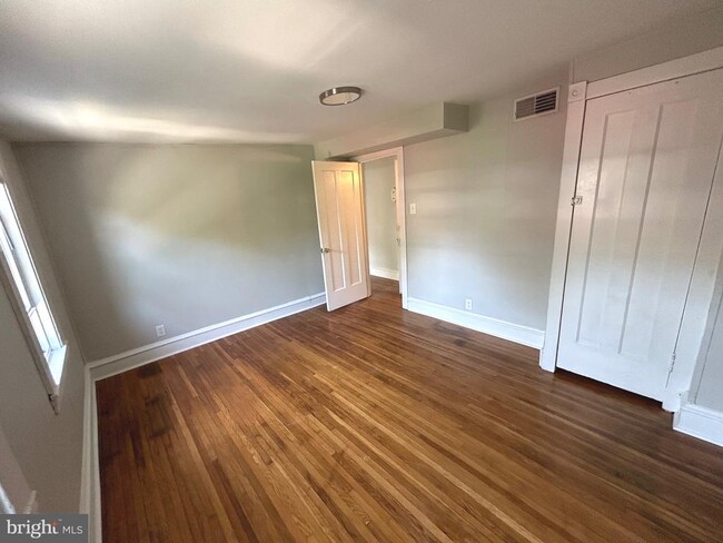 Foto del edificio - 709 W 19th St