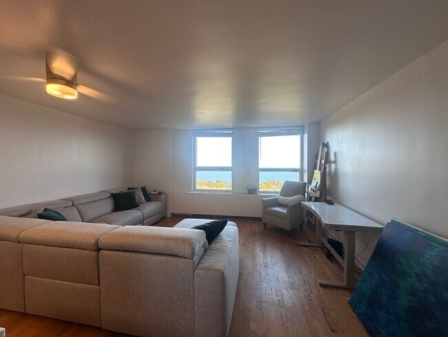 Foto del edificio - 2626 N Lakeview Ave
