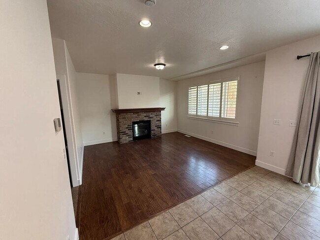 Building Photo - Beautiful Home in quiet Cul de sac