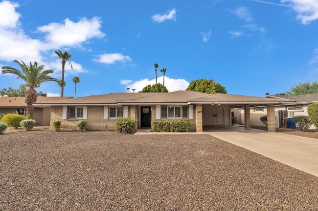 Foto del edificio - 5 Bed, 3 Bath, Pebble Tec Pool, Granite Counters Huge Kitchen Island