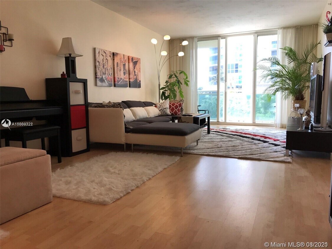 Primary Photo - 3001 S Ocean Dr