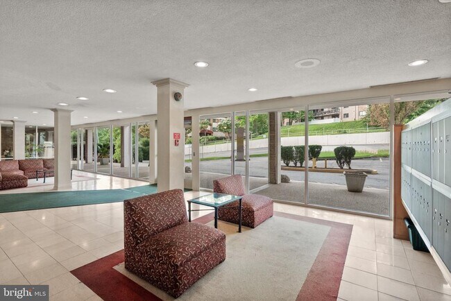 Foto del edificio - 4520 King St