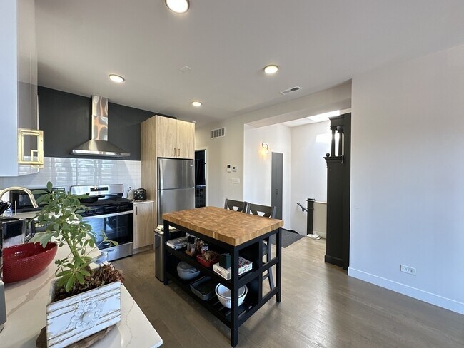 Foto del edificio - 908 N California Ave