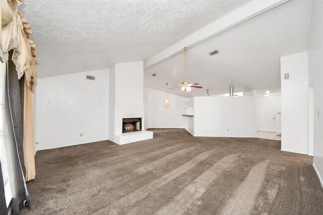 Foto del edificio - 13610 Piney Oaks Dr