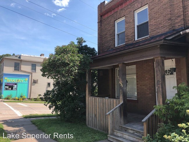 Building Photo - 3 br, 1.5 bath Room For Rent - 1132 E 3rd St