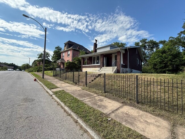 Building Photo - 5949 Wabada Ave