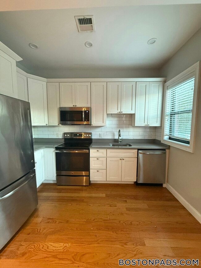 Foto del edificio - 151-153 Meridian St.