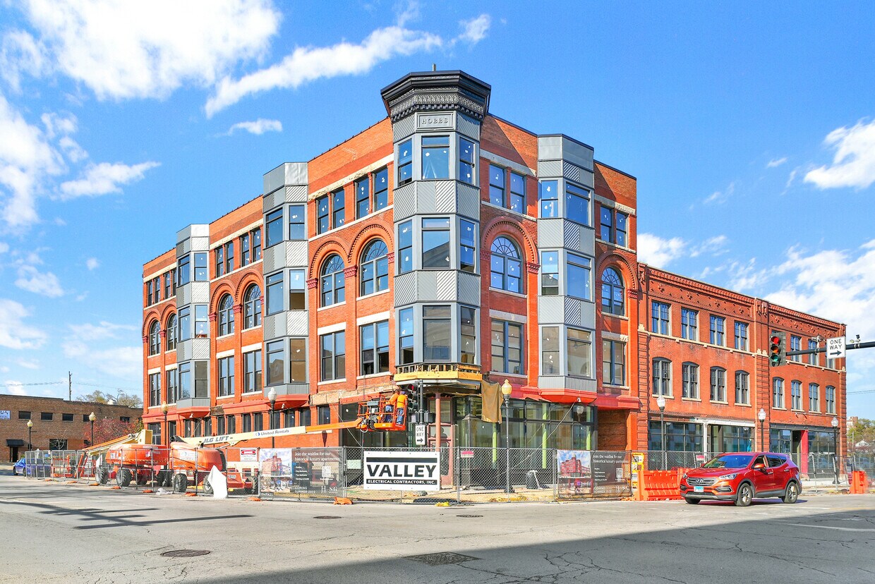 Primary Photo - 115 W Galena Blvd