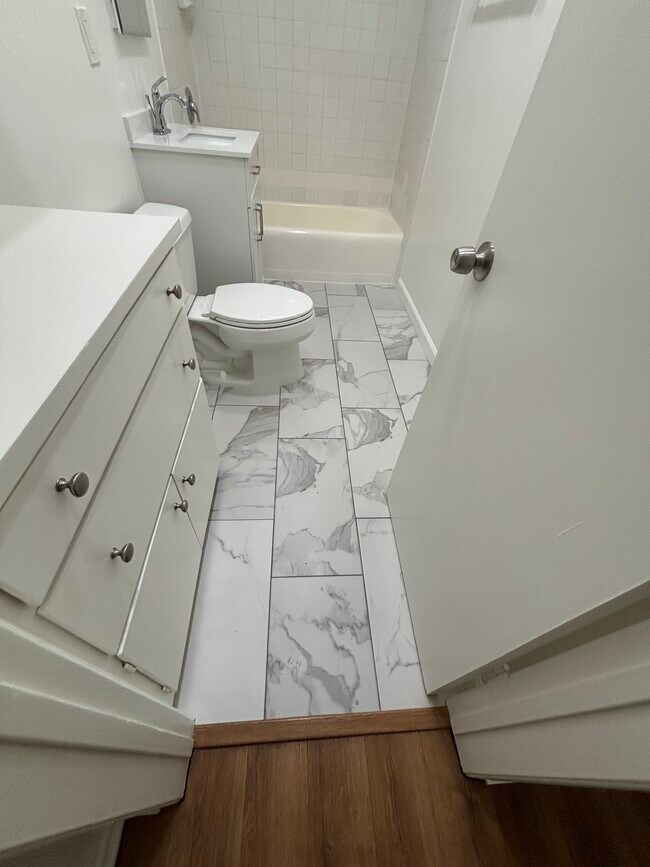 Baño - 820 S Rosemead Blvd