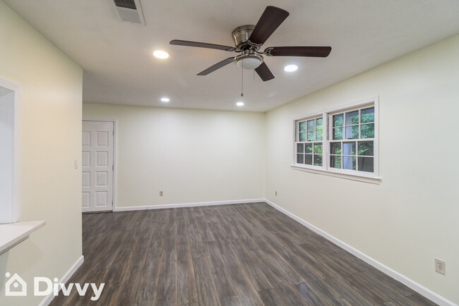 Building Photo - 2979 Tiller Trail SW