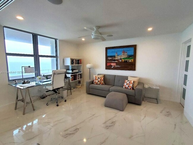 Foto del edificio - 9225 Collins Ave