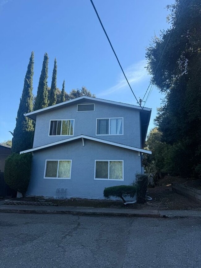 Building Photo - 1825 Strobridge Ave