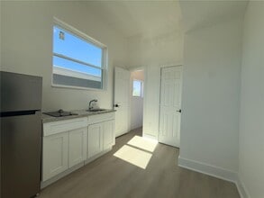 Building Photo - 401 E Columbus Dr