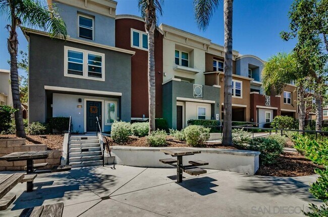 Foto del edificio - 3504 Shoreline Bluff Ln