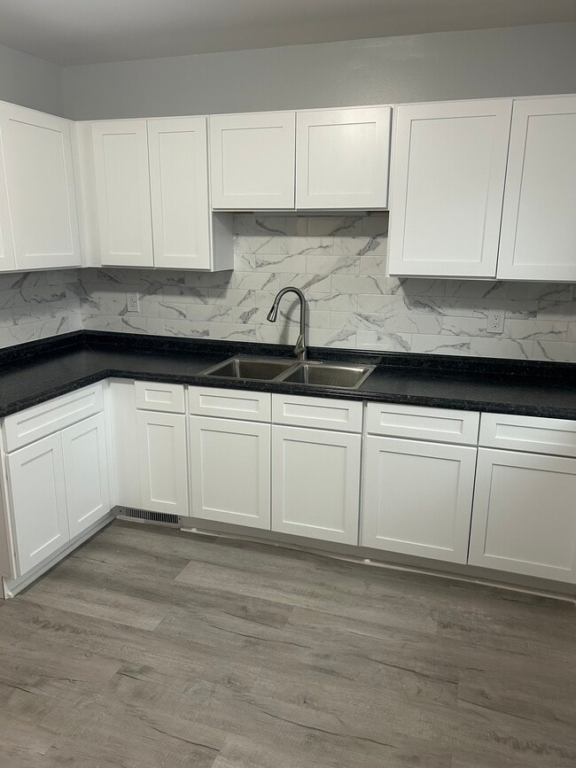 Building Photo - 126 Woodruff Ave