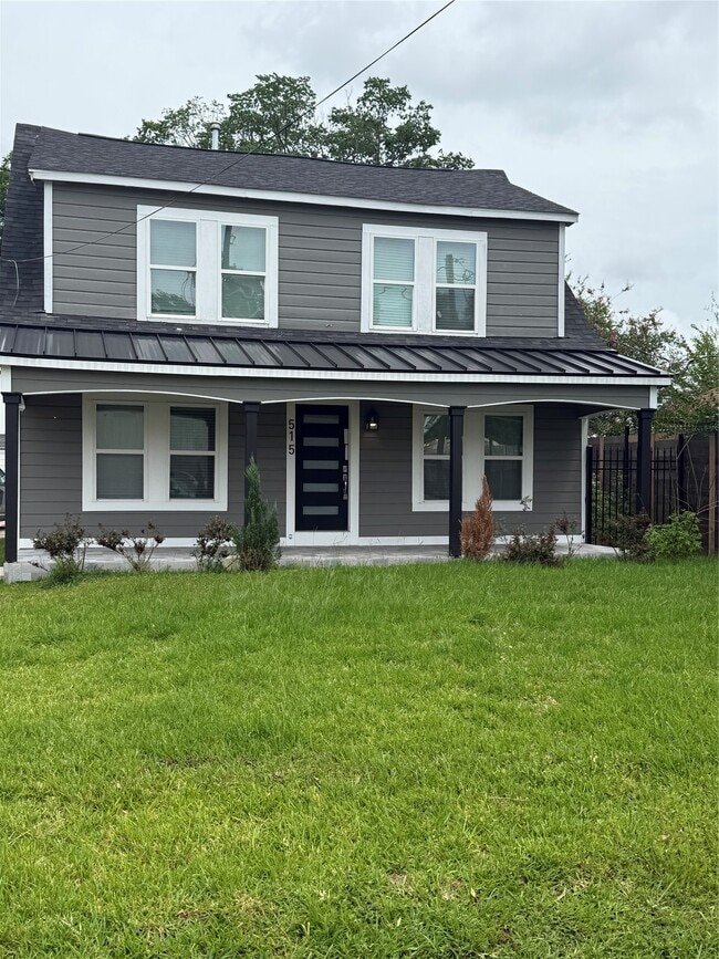 Building Photo - 515 Caplin St