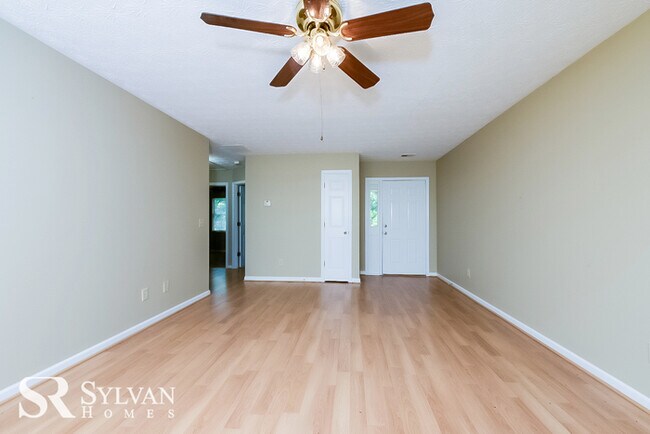 Building Photo - Come view this lovely 3BR, 2BA home