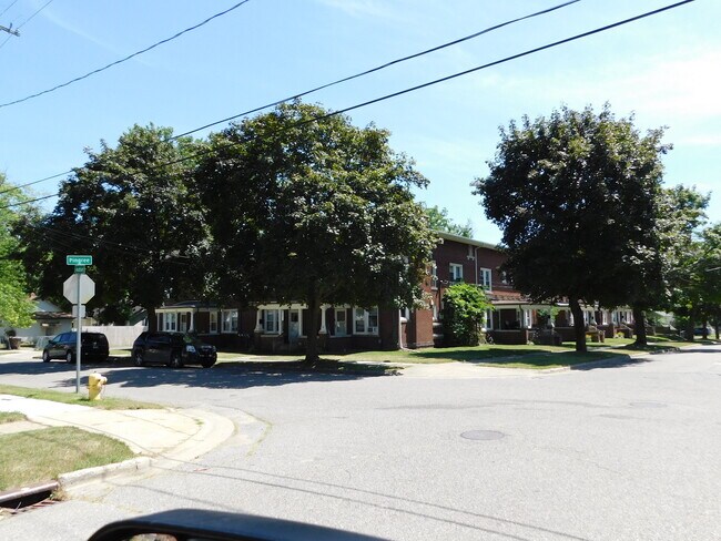 Foto del edificio - 148 Pingree Ave