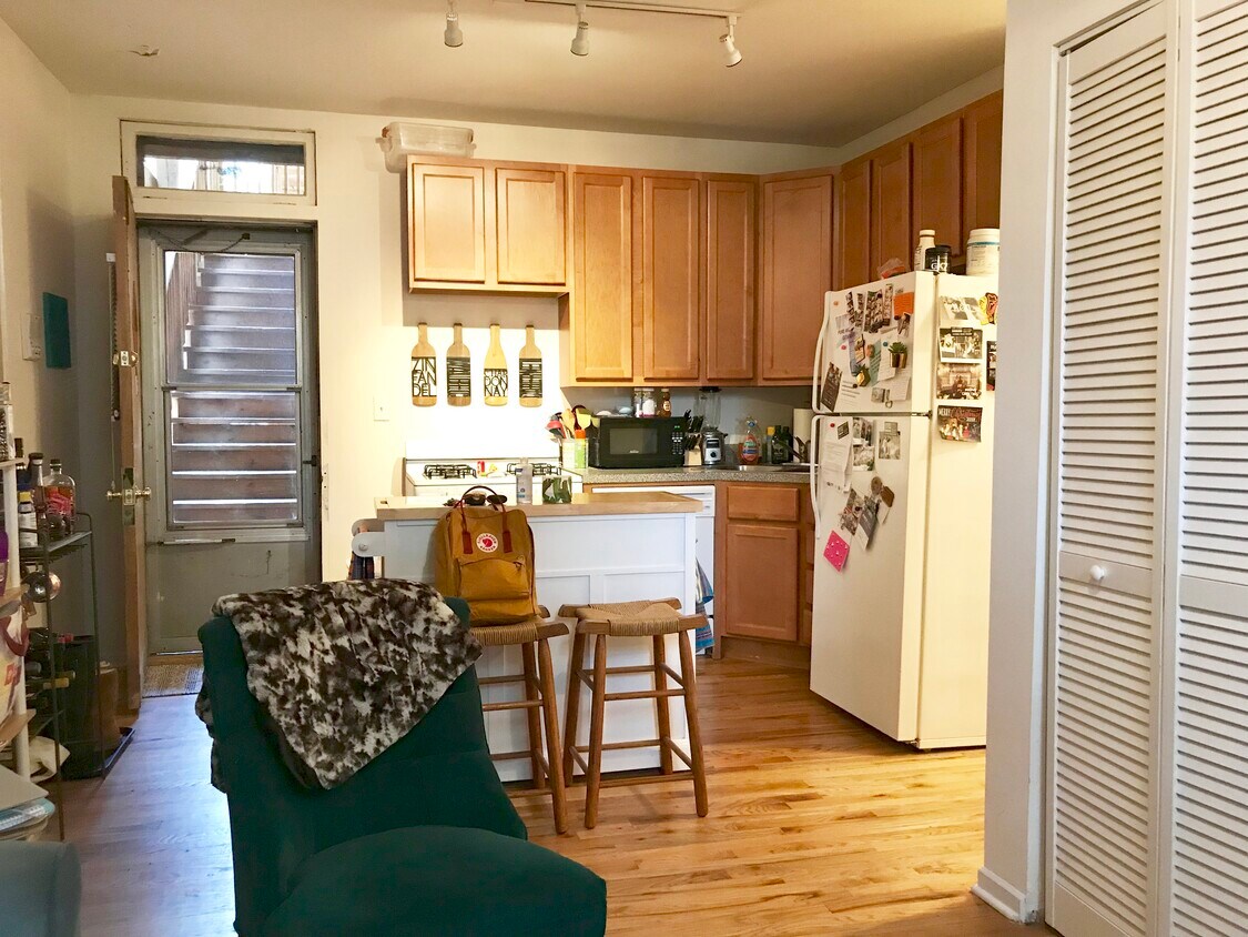 Foto principal - 2255 W Iowa St