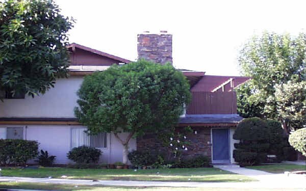 Building Photo - 17102-17112 Kenyon Dr