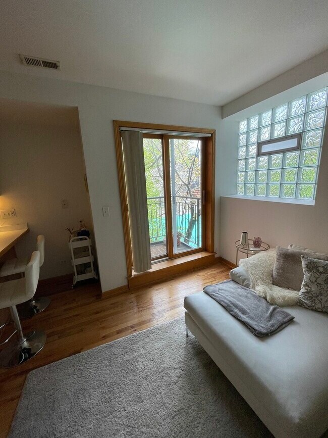 Foto del edificio - 865 W Buckingham Pl