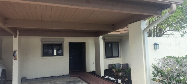 Building Photo - 1611 Minutemen Causeway