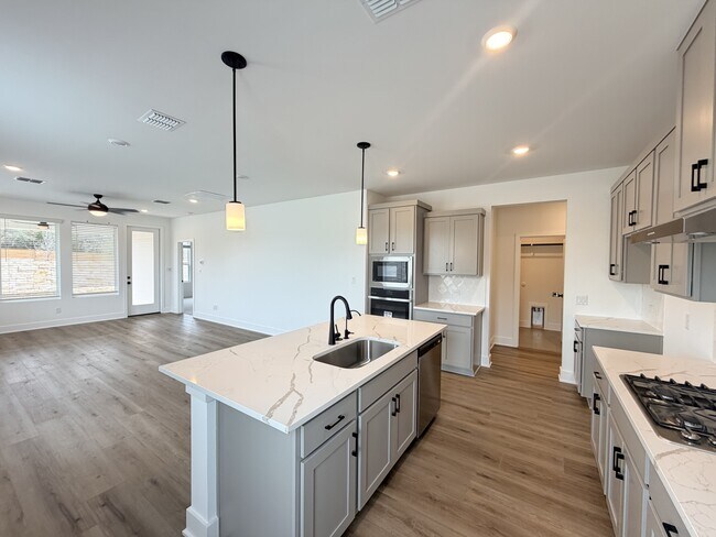 Foto del edificio - 405 Bauer Lp