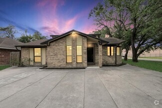 Building Photo - 6402 Skyview Dr