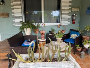 Building Photo - 1101 NE 14th Ave