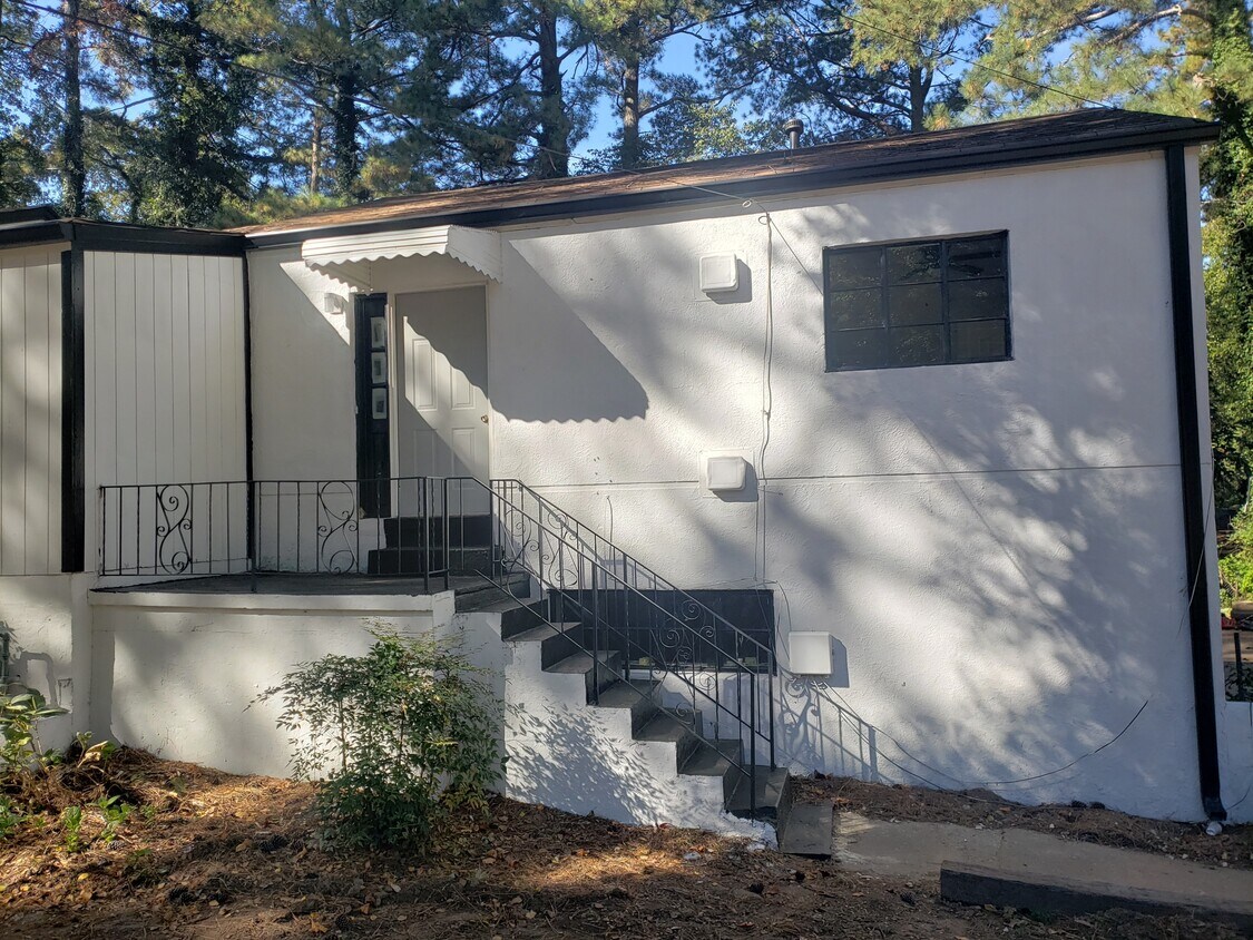 Primary Photo - 1377 Lockwood Dr SW