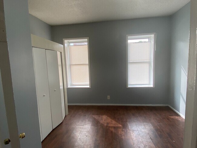Foto del edificio - Spacious 2BR/1BA SFH in Benton Park West