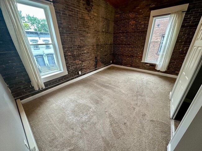Building Photo - 374 3rd St