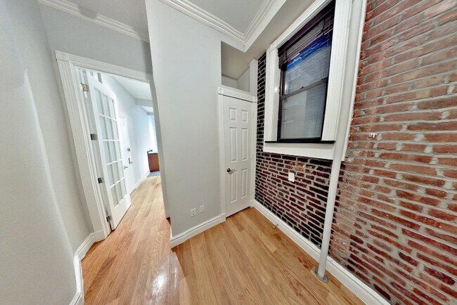 Building Photo - 95 Perry St
