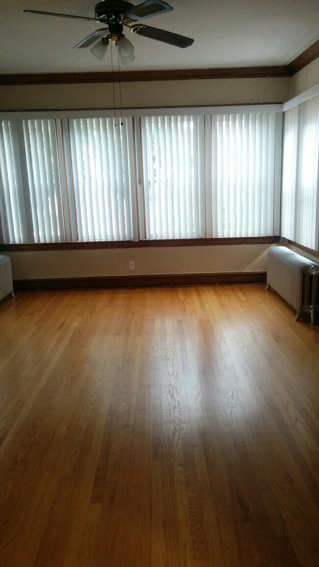 Foto del edificio - 5848 N Moody Ave