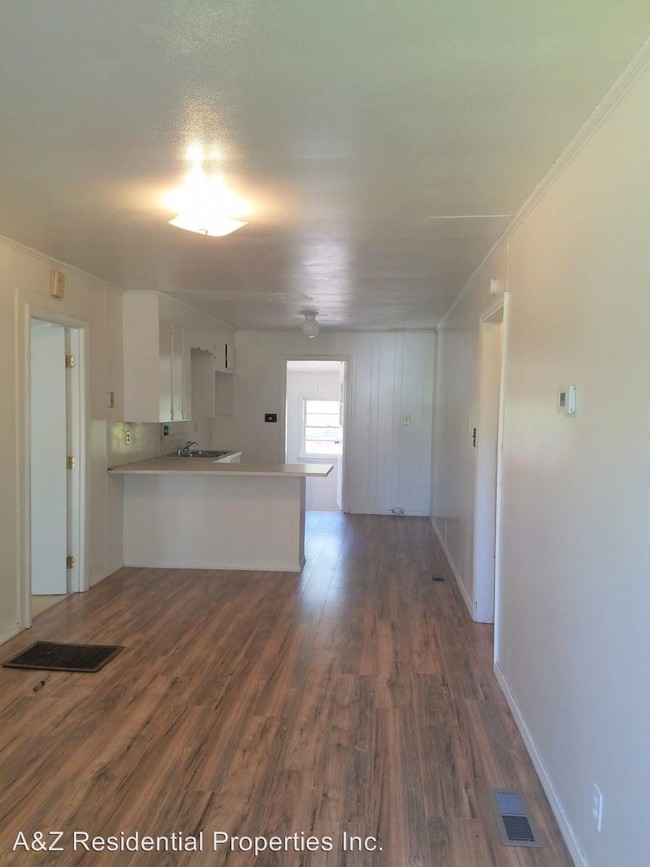 Building Photo - 3 br, 2 bath House - 419 E. Gay Street