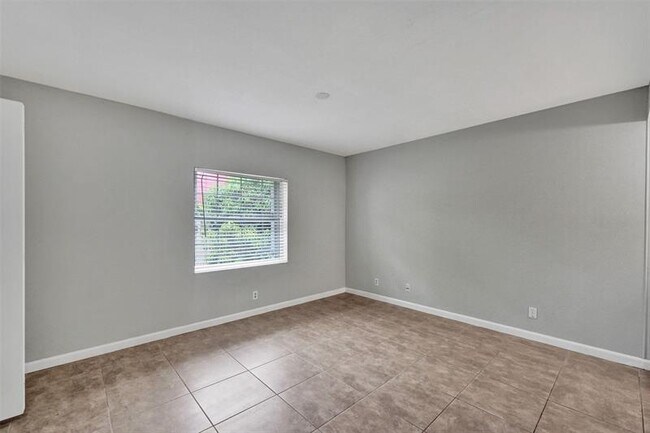 Foto del edificio - 555 SE 8th St