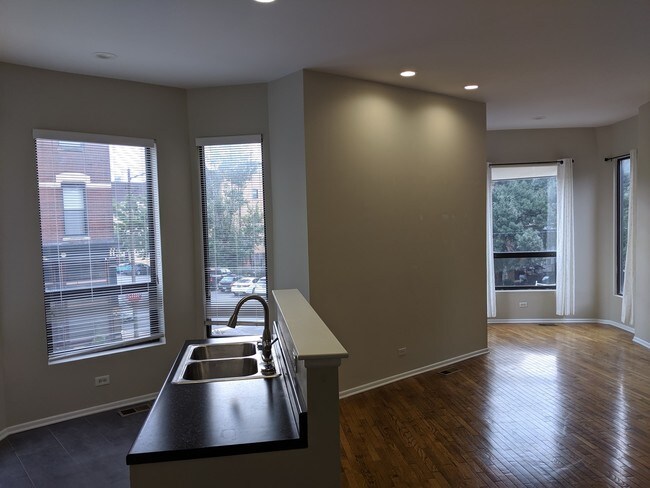 Foto del edificio - 1400 W Erie St