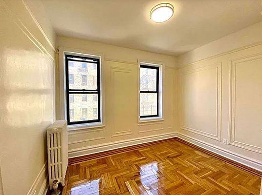 Foto del edificio - 3 bedroom in BRONX NY 10463