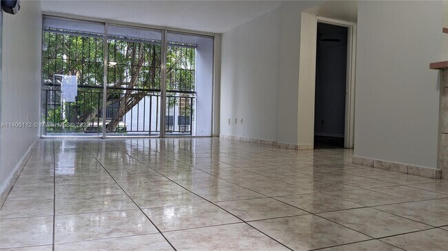 Foto del edificio - 210 Fontainebleau Blvd