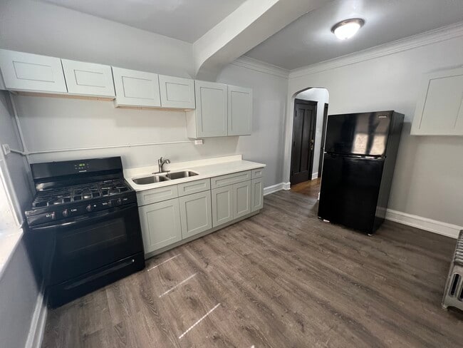 Building Photo - 1443 W 93rd St