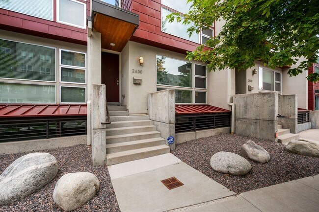 Foto del edificio - Downtown townhouse for rent