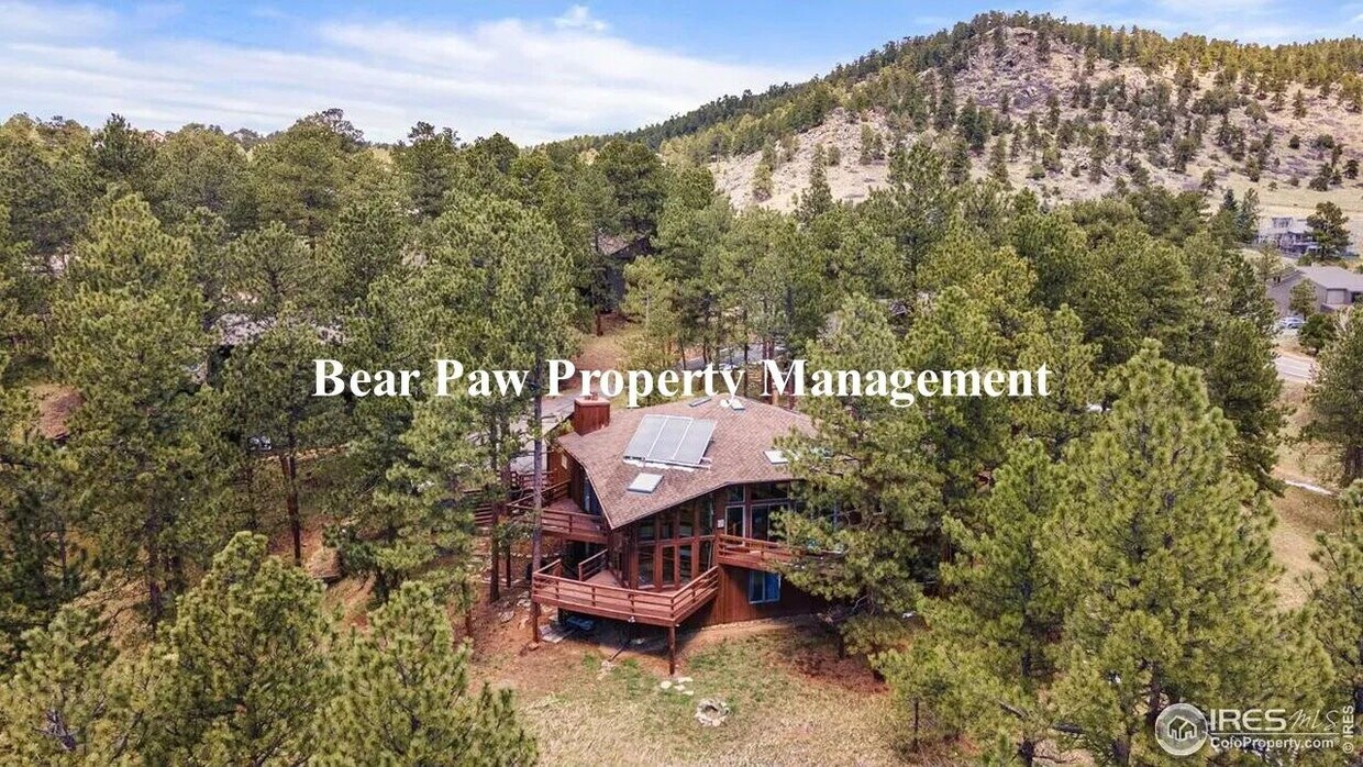 Foto principal - Beautiful Home in Genesee!